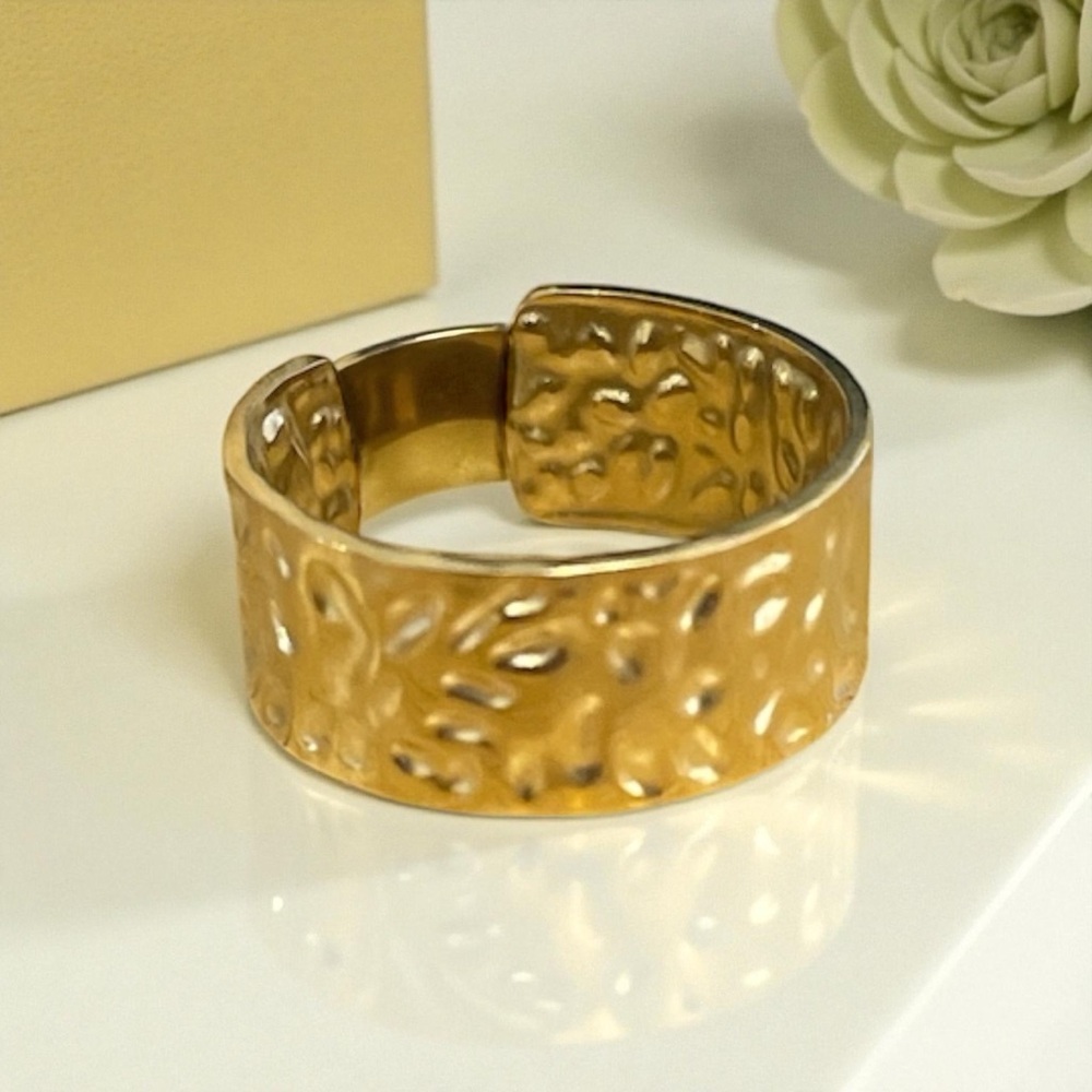 ✅NEW✅ 18K Gold Plated Stainless Steel Open Hammered Style Ring